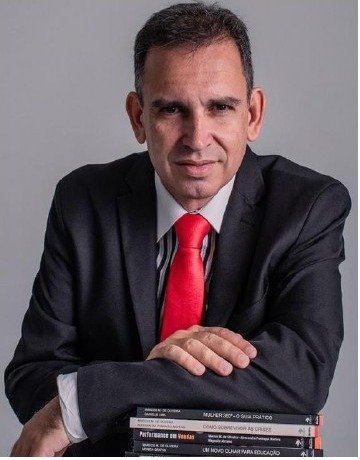 Marcos M. de Oliveira, autor do livro